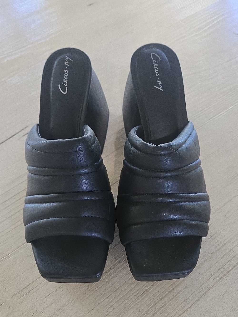 Circus by Sam Edelman Black Padded Square-Toe Slide Mules